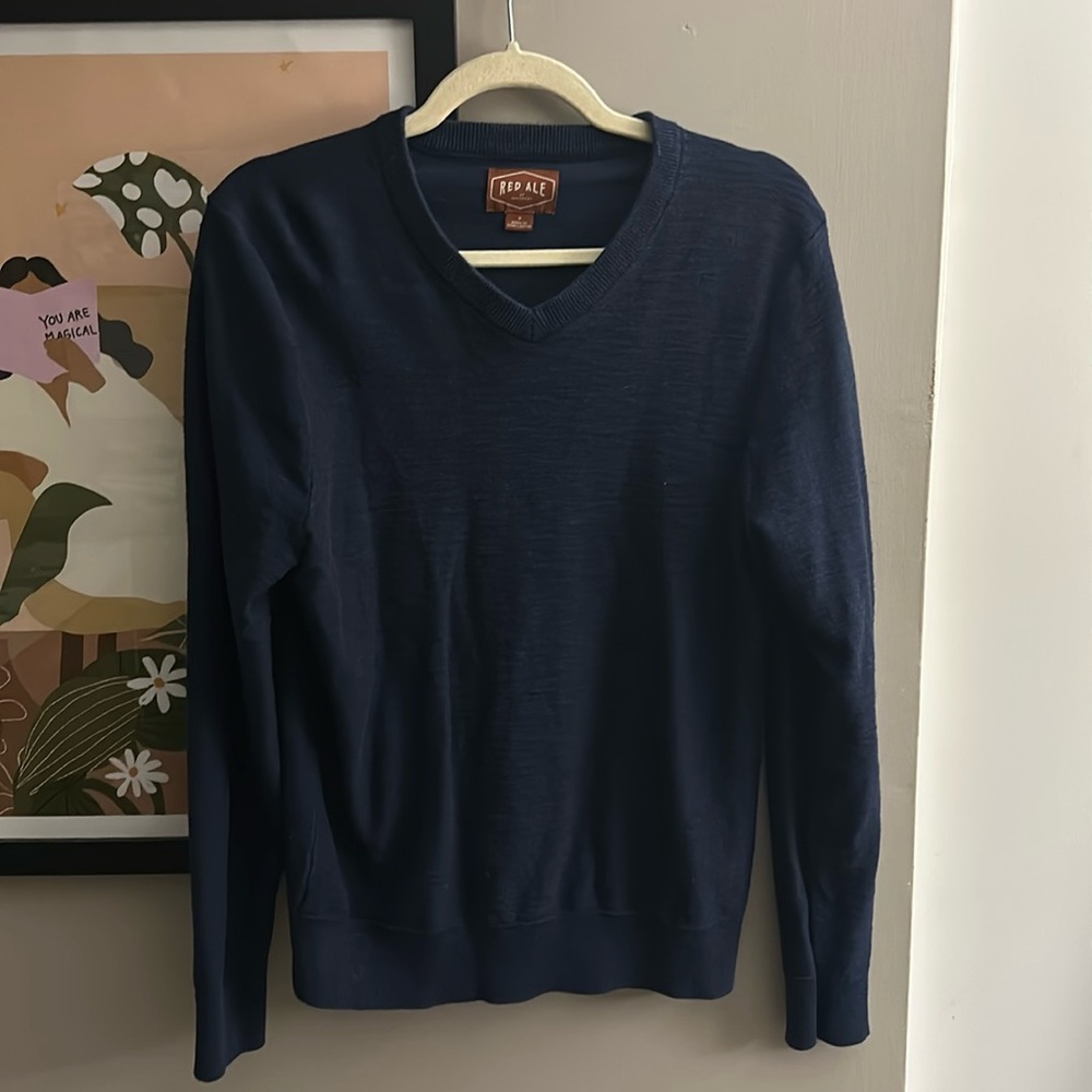 Red Ale Men’s Navy V-Neck Sweater - Size Small